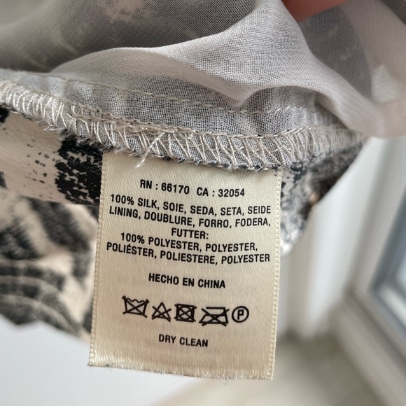 Silk Aztec patterned tank top with cut-outs at shoulders - Picture 4 of 4